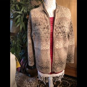 Zip up sweater with cream and tan tones size xlg